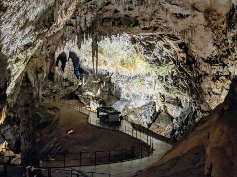 In de grotten van Postojna